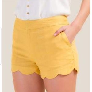 * NWT* Francesca's scalloped edge shorts.